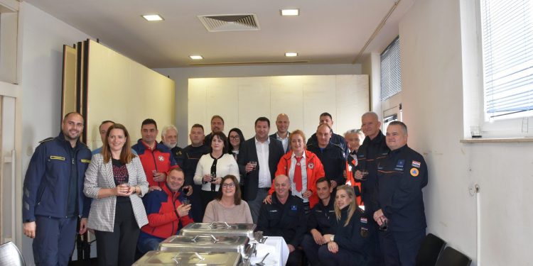 Kaštelanski dan zahvalnosti: Kad iza blagdanskih lampica stoje ljudi koji čuvaju grad