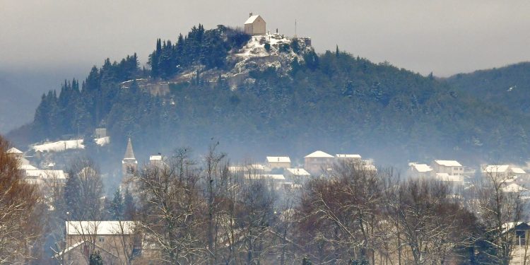 (FOTO) Zimska tišina Cetinskog kraja uhvaćena objektivom Petra Malbaše