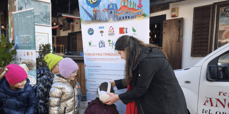 STEM i prosinačka druženja uz Mobilni multimedijalni ZEZ centar