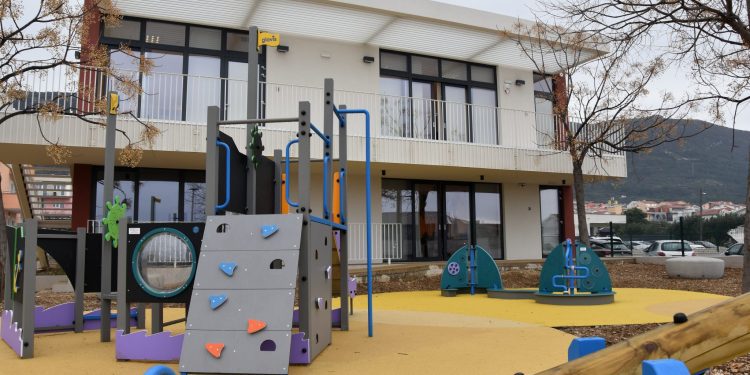 Novo igralište u Kaštel Starom: Mališani iz vrtića Višnjica dobili siguran i uređen prostor za igru