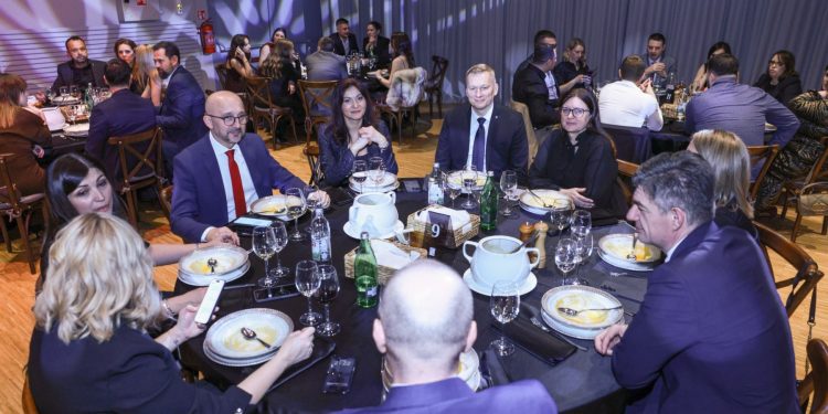 Osječki liječnici ponovno pokazali humanost: prikupljena pomoć za Centar “Ivan Štark”