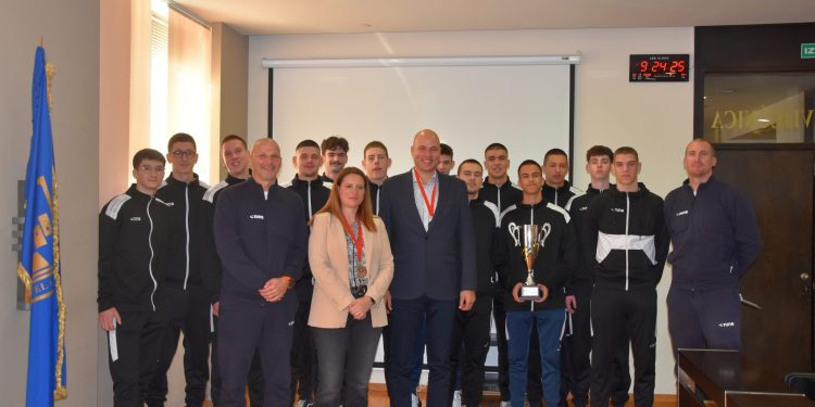 Zajedništvo, trud i srebro: Kaštelanski juniori briljirali na MEVZA prvenstvu