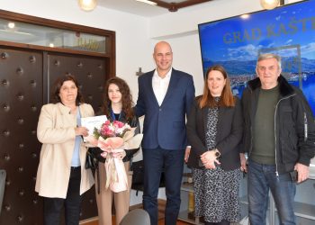 Grad Kaštela ugostio zlatnu rukometašicu Ivanu Cipetić: “Predivan je osjećaj predstavljati Hrvatsku i osvojiti zlato”