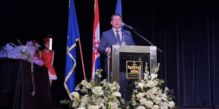 Butković na proslavi Dana grada Kaštela : “Tunel Kozjak pred probijanjem, željeznica uz D8 traži najbolje rješenje”