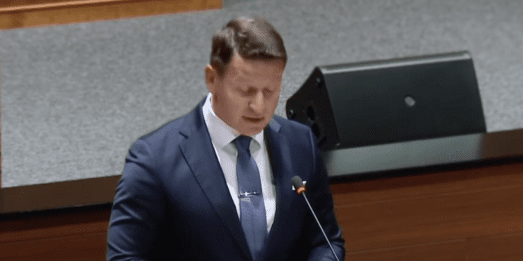 Kljenak ga pritiskala zbog Thompsona, a Zurovec uzvratio: “Što Vi mislite o Snježani Đurišić i četničkim pjesmama u Zagrebu?”