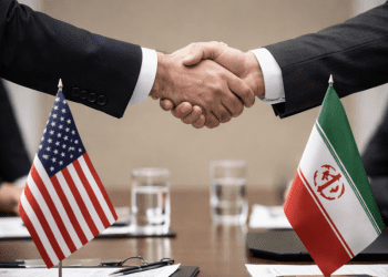 Trump tvrdi da pregovori napreduju i odgađa udare, Teheran poručuje: “To nije istina, nema pregovora”