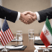 Trump tvrdi da pregovori napreduju i odgađa udare, Teheran poručuje: “To nije istina, nema pregovora”