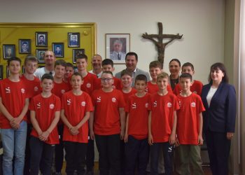 Srebro na Državnom prvenstvu: Najmlađi kadeti Ribole Kaštela osvojili drugo mjesto u maloj odbojci U13