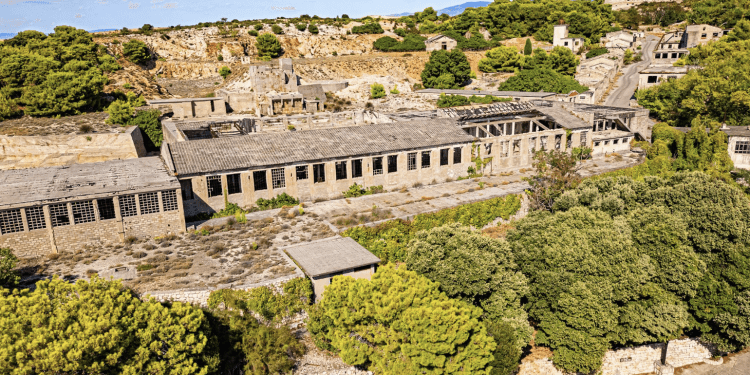 Goli otok: Prešućena istina, strah i šutnja koji i danas traju