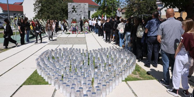 Dan sjećanja na 402 djeteta ubijena u Domovinskom ratu: Samo u Slavonskom Brodu stradao cijeli jedan razred – ‘To nije bilo slučajno nego planski’