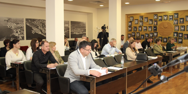 Tko je odgovoran za legalizaciju Kerumove konobe Pršut izvan građevinskog područja? Na sjednici u Kaštelima zaiskrilo između Mosta i HDZ-a