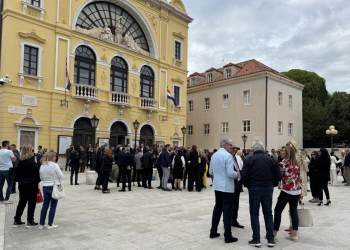 Split slavi Sudamju: Svečana sjednica u HNK-u, Plenković u gradu, a Stanišić digao publiku na noge prijedlogom koji već bruji Splitom – “Nazovimo kazalište Boris Dvornik!”