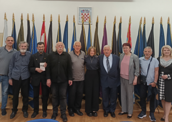 Majčin dan u Zagrebu obilježila snažna tribina branitelja: ‘Majko, nemoj plakati’ dirnula sve okupljene