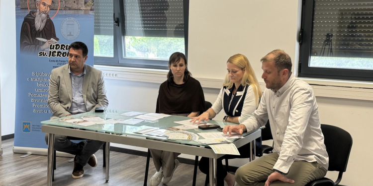 Kaštela osigurala gotovo 300.000 eura EU sredstava za skrb o starijima: Projekt “Socijalne usluge u zajednici” donosi fizioterapiju, psihološku podršku i besplatan prijevoz liječniku