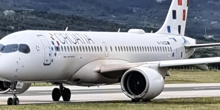 Incident u Zrakoplovnoj luci u Kaštel Štafiliću: Zrakoplov Croatia Airlinesa pri polijetanju s piste završio na travnjaku