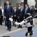 (VIDEO) Vučić nakon posjete Kini obećao Srbima: “Za dva mjeseca Šabac će biti prvi grad u Europi s humanoidnim robotima” — a oni već igraju Žikino kolo bolje od njega
