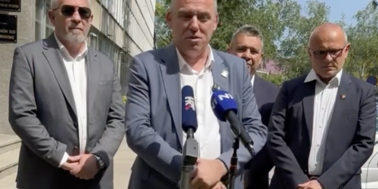 Domovinski pokret pred Visokim kaznenim sudom: “Ako pravosuđe ne ubrza, za nekoliko mjeseci ovdje će nas biti stotine i tisuće logoraša”