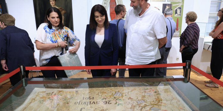 U Muzeju Slavonije otvorena izložba za 150 godina HPD Lipa: “Listovi prošlosti, glasovi vječnosti”