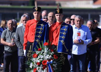 GALERIJA Uz odavanje počasti svim stradalima u Domovinskom ratu, u Osijeku obilježen Dan državnosti RH
