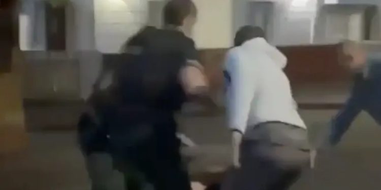 Migrant u Belfastu nožem pokušao obezglaviti bijelca
