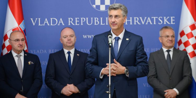 Plenković dijaspori: “Sve nas je manje, vratite se!”