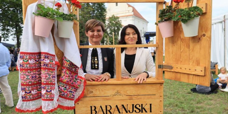 FOTO 31. Baranjski bećarac i ove je godine privukao brojne posjetitelje