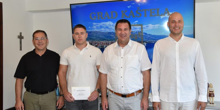 Kaštelanin pokorio europsku elitu: Ivan Rozga osvojio srebro u Sarajevu, grad mu priredio svečani prijem