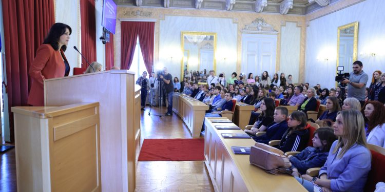 FOTO Županica Nataša Tramišak dodijelila priznanja najboljim osnovnoškolcima i srednjoškolcima