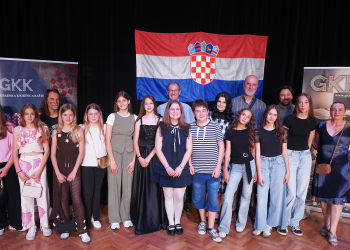 (FOTO) Domofest 2026.: Kaštelanski osnovnoškolci pjesmom čuvaju plamen domoljublja