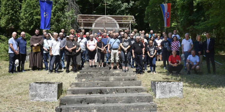 Komemoracijom kod Spomen-obilježja Crni potok odana počast žrtvama komunističkog zločina poslije završetka Drugog svjetskog rata