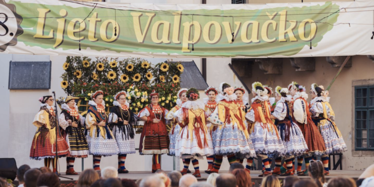 Ljeto valpovačko: Folklor, šokačke zaprege i bogata tradicija oduševili posjetitelje