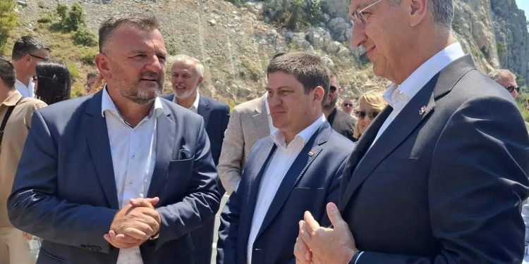 Nova prometna žila kucavica južnog Hvara: Plenković obišao prometnicu Sveta Nedjelja – Dubovica