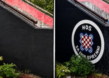 VIDEO Rijeka uklonila grb HOS-a s murala, branitelji i Armada ga ekspresno vratili