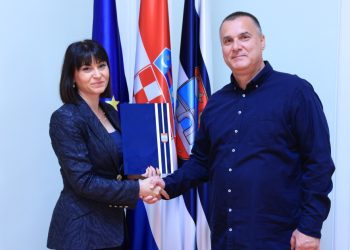 Vrijedna donacija Osječko-baranjske županije Klinici za očne bolesti KBC-a Osijek