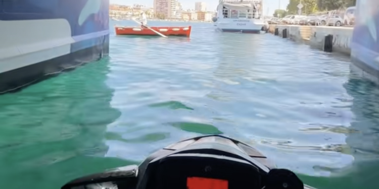Njemački influencer jurio jet-skijem kroz zadarsku luku Jazine, provukao se između dva Jadrolinijina katamarana