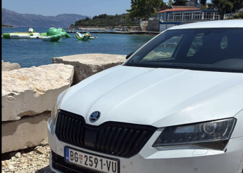 Odvratna provokacija na Korčuli: BG tablice s datumom pokolja u Borovu Selu razbjesnile otok