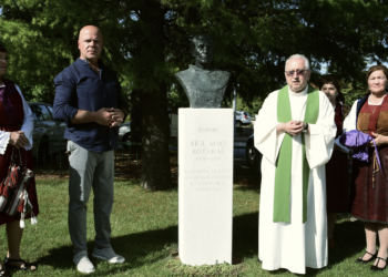 Pravoslavac koji je postao fratar graditelj: U Otoku otkriven spomenik fra Miji Kotarašu, autoru gesla “Brat je mio, koje vjere bio”