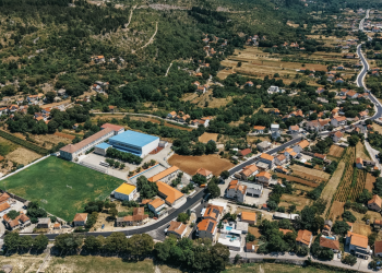 (VIDEO/FOTO) Proložac prodisao punim plućima: ŽUC Split završio asfaltiranje ceste koja je desetljećima mučila mještane