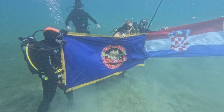 Pod morskom tišinom oživjele uspomene na Knin: Veterani 4. gardijske brigade obilježili 31. obljetnicu Oluje