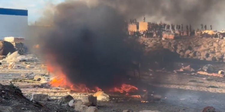 VIDEO Španjolci sinoć zapalili migrantski kamp u Ceuti