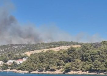 VIDEO Pokraj Primoštena izbio veliki požar, dignuta četiri kanadera