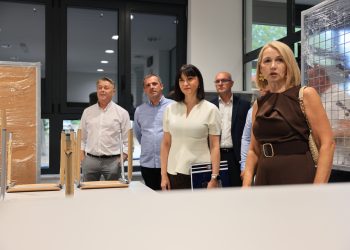 Tramišak obišla završne radove u OŠ Viljevo i otvorila manifestaciju “Od konoplje i lana vreća tkana”