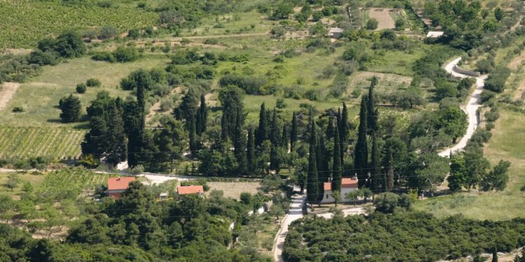 Kaštela: Grad raspisao natječaj za pješačku stazu do Gospe Stomorije