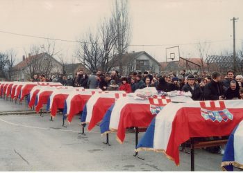 22. rujna 1991.: Srpske snage okupirale Tovarnik i ubile 68 osoba, većinom Hrvata