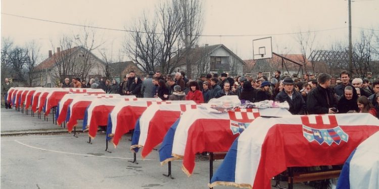 22. rujna 1991.: Srpske snage okupirale Tovarnik i ubile 68 osoba, većinom Hrvata