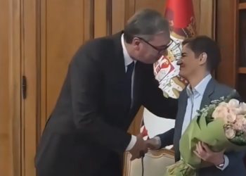 Vučić predao ovlasti Ani Brnabić, sada je privremena predsjednica Srbije