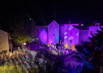 FOTO Spektakularnim koncertom klape Cambi završeno još jedno Kaštelansko kulturno i zabavno ljeto