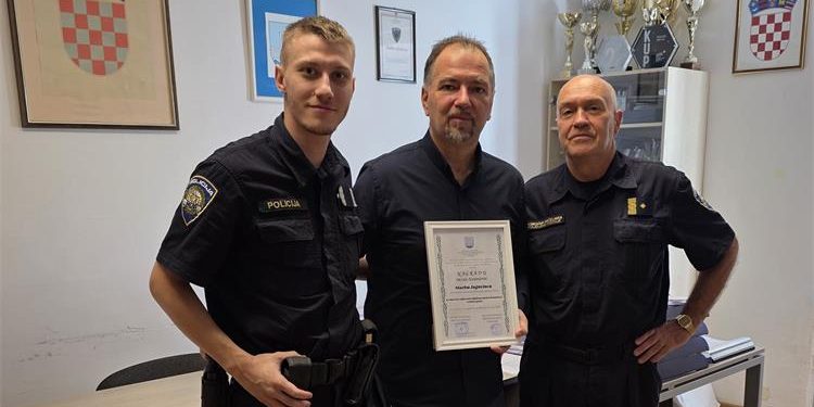 Policijskim službenicima uručene nagrade Grada Omiša i Općine Šestanovac