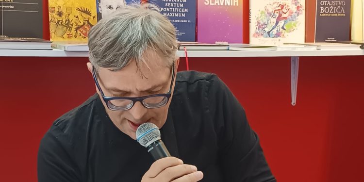 Sedam godina pisao je “Bisernu dagnju”, a sada se vraća krimićima: Dražen Stjepandić otvoreno o književnosti i životu