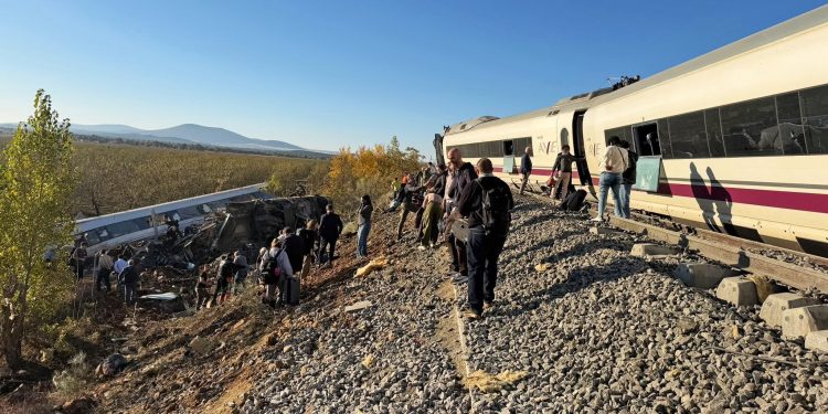 Teška željeznička nesreća u Španjolskoj: Najmanje 46 poginulih u sudaru brzih vlakova